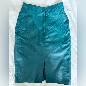 Vintage Danier - High-Waisted Two-Toned Green Genuine Leather Skirt - Size 6